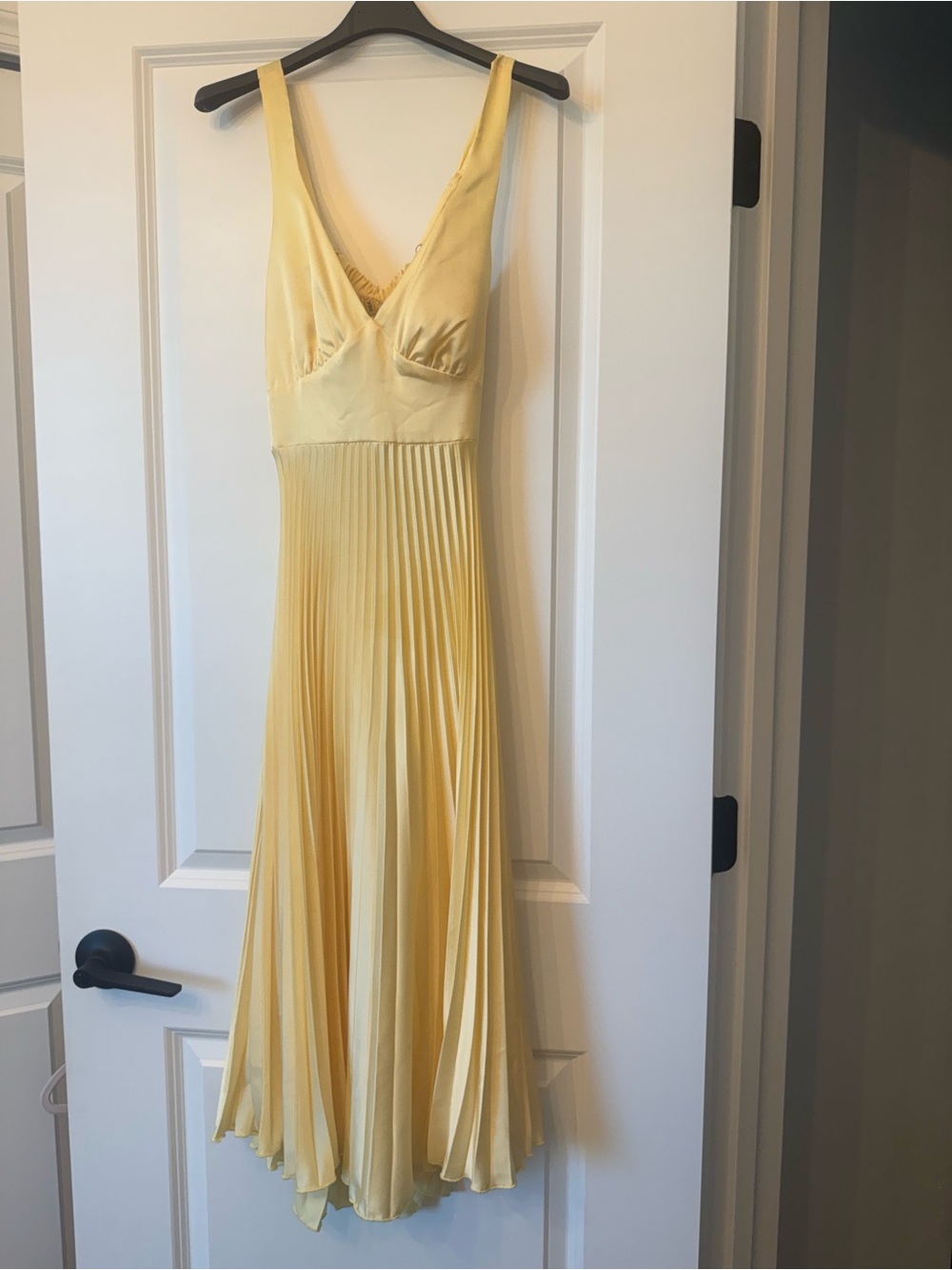 Elegant Yellow Pleated Midi Dress